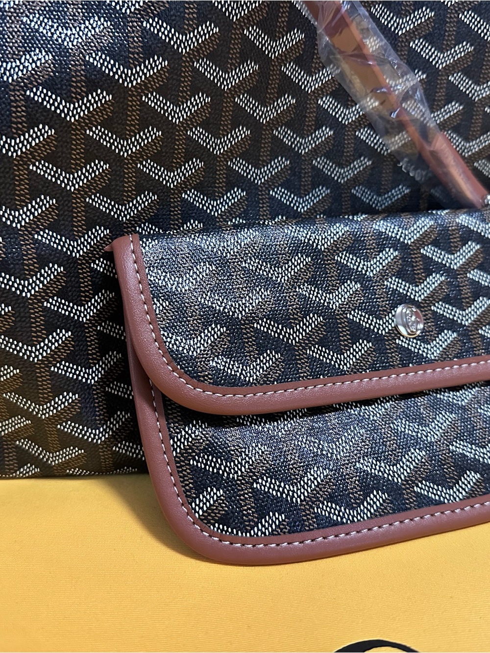 Fashion Black chevron Tote with brown Trim